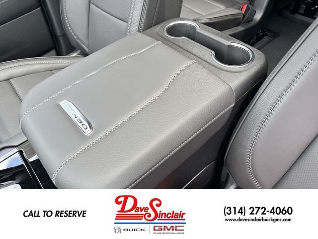 GMC Yukon Vehicle Full-screen Gallery Image 21