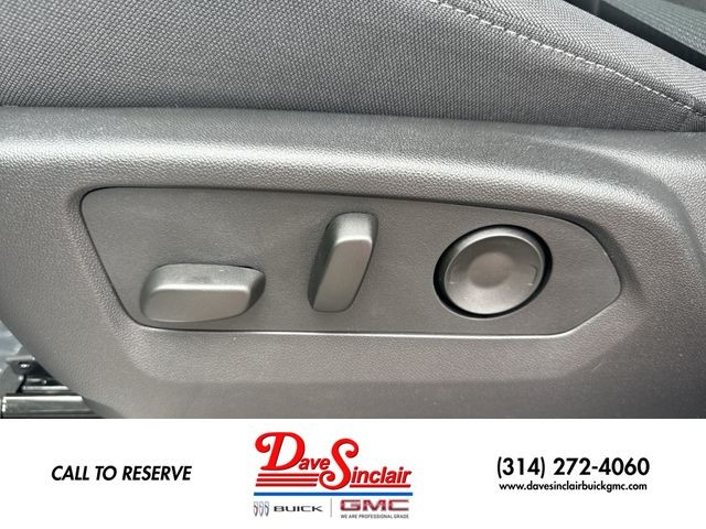 GMC Sierra 1500 Vehicle Full-screen Gallery Image 12