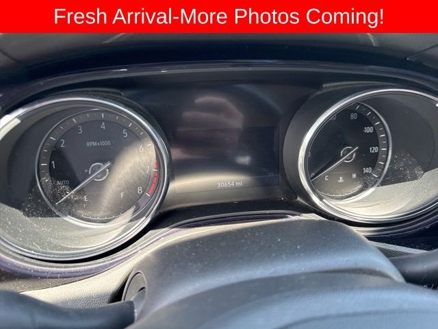 Buick Encore GX Vehicle Full-screen Gallery Image 08