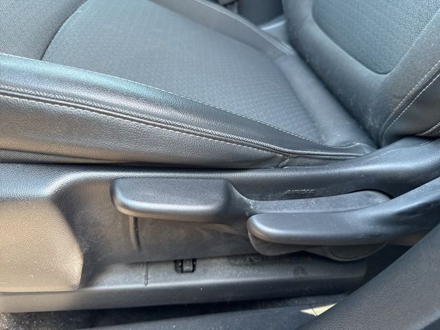 Buick Encore GX Vehicle Full-screen Gallery Image 11