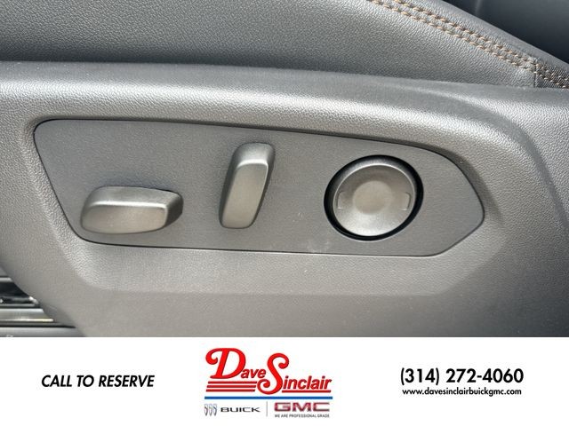 GMC Sierra 1500 Vehicle Full-screen Gallery Image 12