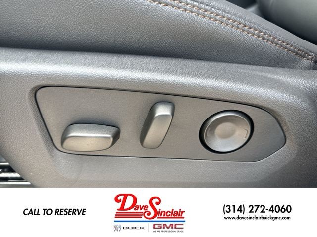 GMC Sierra 1500 Vehicle Full-screen Gallery Image 12