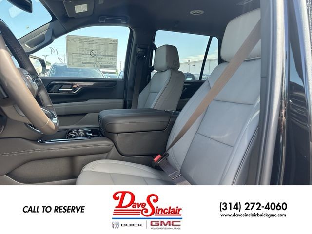 GMC Yukon Vehicle Full-screen Gallery Image 11