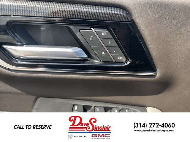 GMC Yukon Vehicle Full-screen Gallery Image 13