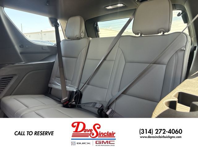 GMC Yukon Vehicle Full-screen Gallery Image 23