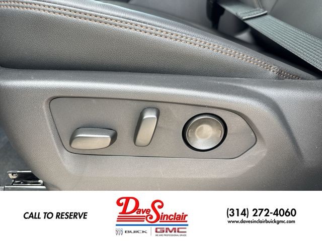 GMC Sierra 1500 Vehicle Full-screen Gallery Image 12