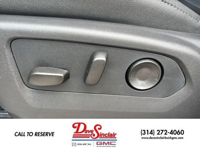GMC Sierra 1500 Vehicle Full-screen Gallery Image 12