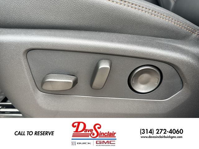 GMC Sierra 1500 Vehicle Full-screen Gallery Image 12