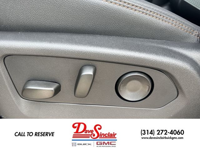 GMC Sierra 1500 Vehicle Full-screen Gallery Image 12