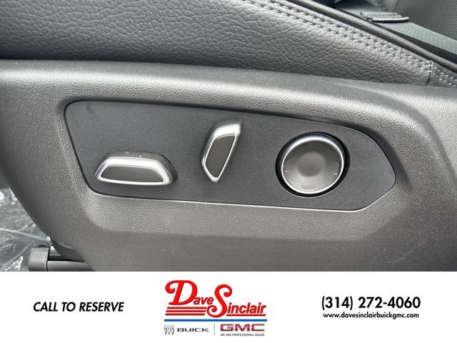 GMC Sierra 3500HD Vehicle Full-screen Gallery Image 12