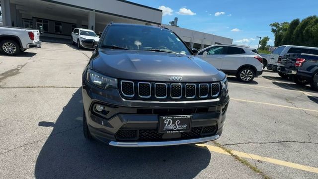 Jeep Compass Vehicle Full-screen Gallery Image 03