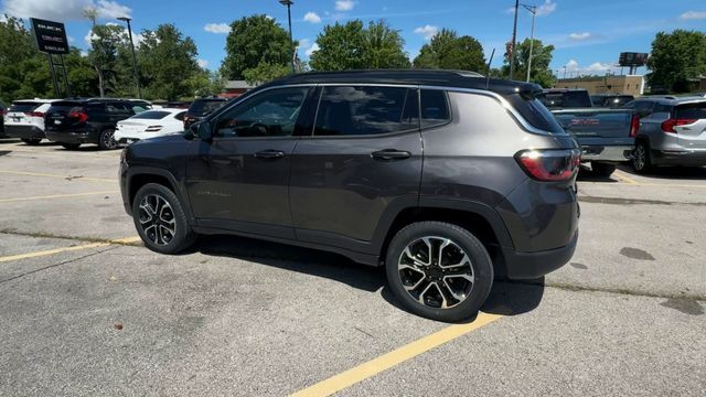 Jeep Compass Vehicle Full-screen Gallery Image 07