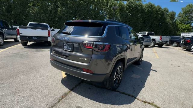 Jeep Compass Vehicle Full-screen Gallery Image 10