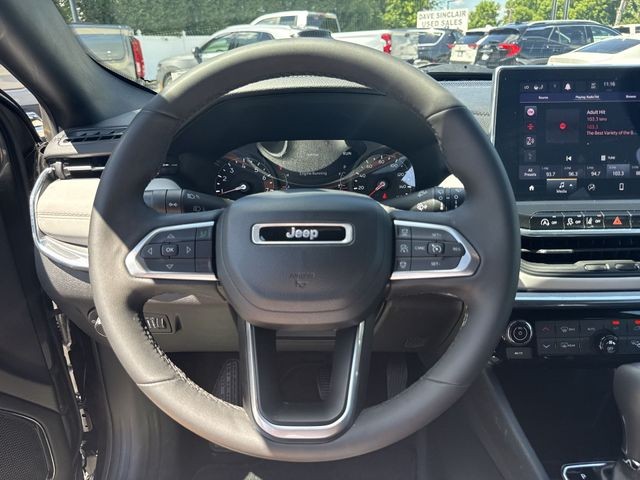 Jeep Compass Vehicle Full-screen Gallery Image 14