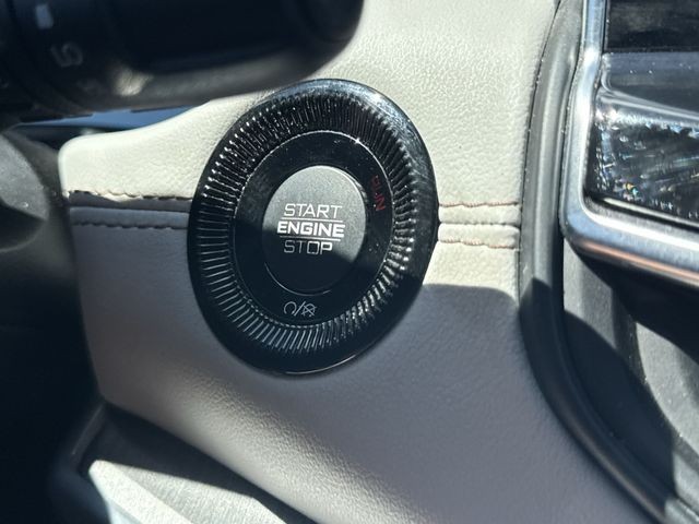 Jeep Compass Vehicle Full-screen Gallery Image 20
