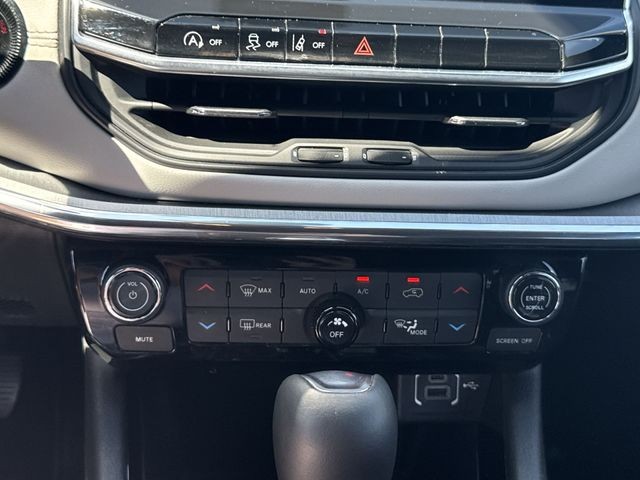 Jeep Compass Vehicle Full-screen Gallery Image 21