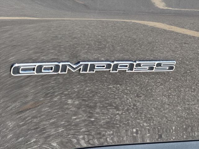 Jeep Compass Vehicle Full-screen Gallery Image 34