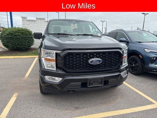 Ford F-150 Vehicle Full-screen Gallery Image 03