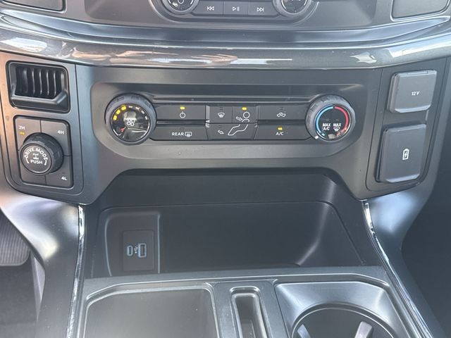 Ford F-150 Vehicle Full-screen Gallery Image 22