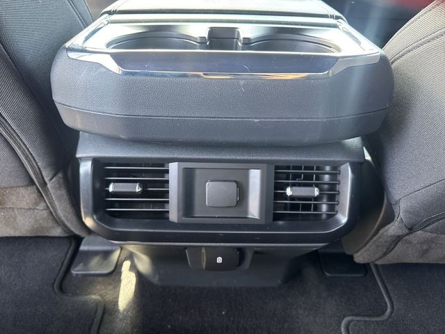 Ford F-150 Vehicle Full-screen Gallery Image 25