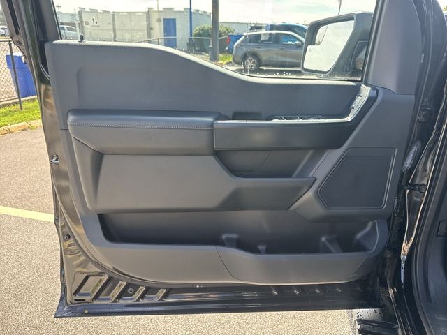 Ford F-150 Vehicle Full-screen Gallery Image 26