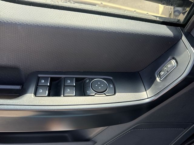 Ford F-150 Vehicle Full-screen Gallery Image 27