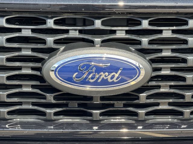 Ford F-150 Vehicle Full-screen Gallery Image 34