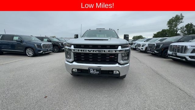 Chevrolet Silverado 2500HD Vehicle Full-screen Gallery Image 03