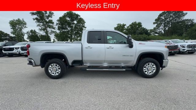 Chevrolet Silverado 2500HD Vehicle Full-screen Gallery Image 11