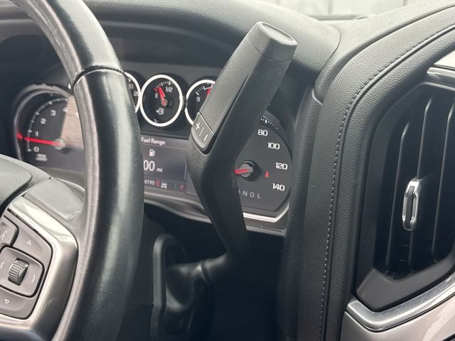 Chevrolet Silverado 2500HD Vehicle Full-screen Gallery Image 19