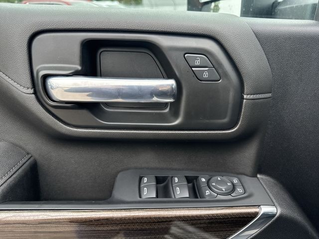 Chevrolet Silverado 2500HD Vehicle Full-screen Gallery Image 26
