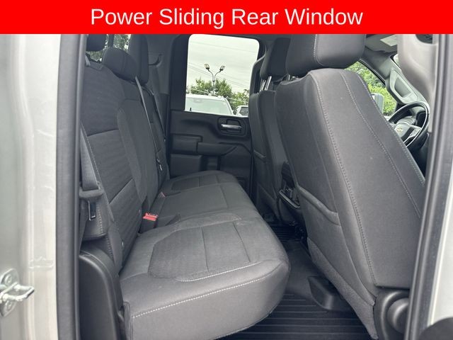 Chevrolet Silverado 2500HD Vehicle Full-screen Gallery Image 29