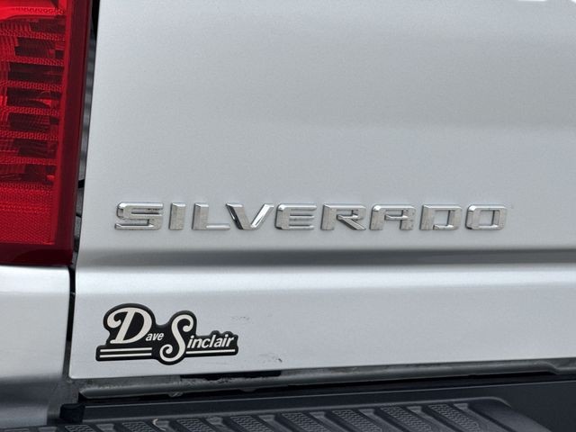 Chevrolet Silverado 2500HD Vehicle Full-screen Gallery Image 34