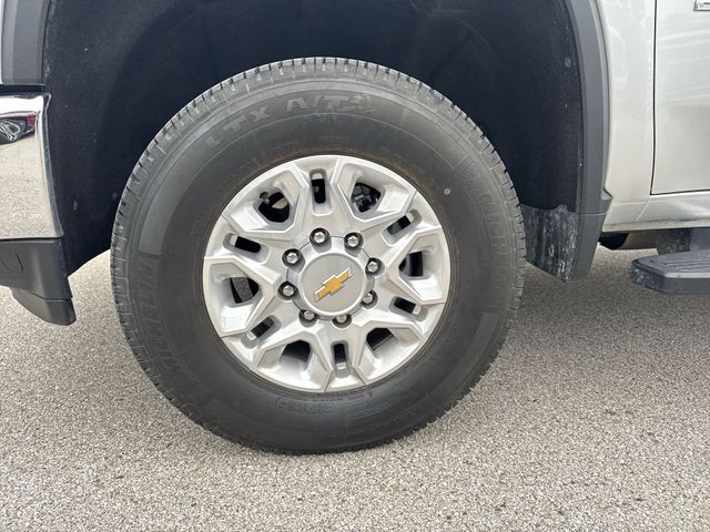 Chevrolet Silverado 2500HD Vehicle Full-screen Gallery Image 35