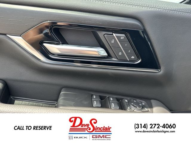 GMC Yukon XL Vehicle Full-screen Gallery Image 13