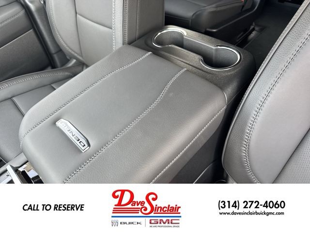 GMC Yukon XL Vehicle Full-screen Gallery Image 21