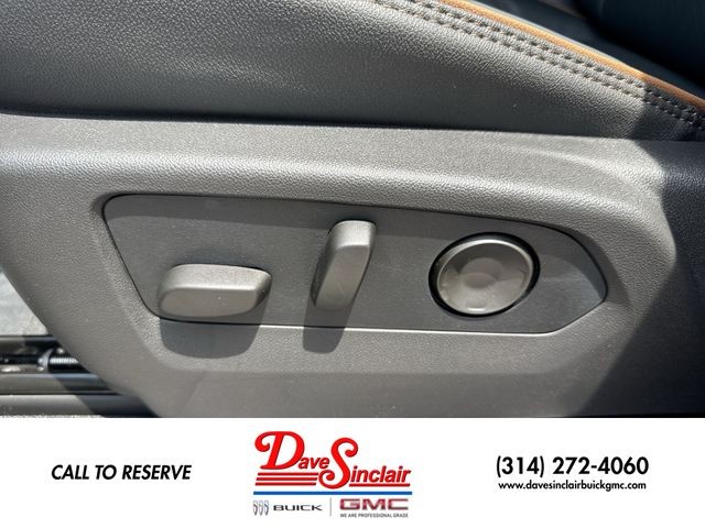 GMC Yukon Vehicle Full-screen Gallery Image 12