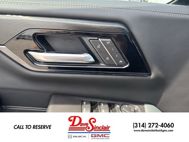GMC Yukon Vehicle Full-screen Gallery Image 13