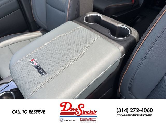GMC Yukon Vehicle Full-screen Gallery Image 21