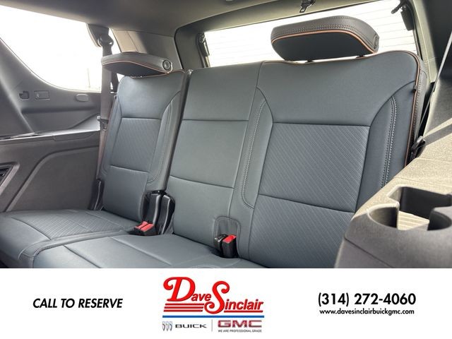 GMC Yukon Vehicle Full-screen Gallery Image 24