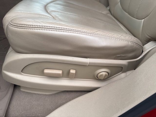 Buick Enclave Vehicle Full-screen Gallery Image 17