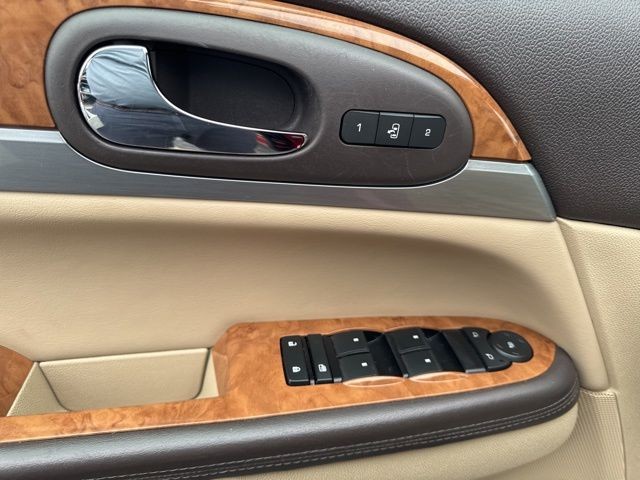 Buick Enclave Vehicle Full-screen Gallery Image 18
