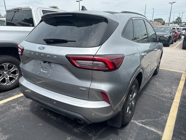 Ford Escape Vehicle Full-screen Gallery Image 13