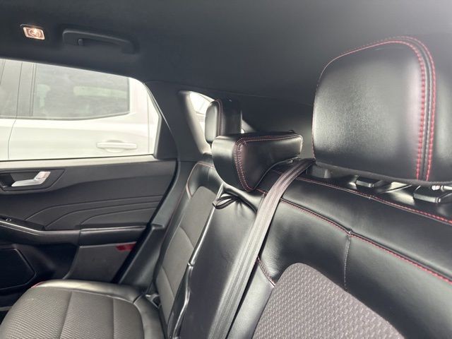 Ford Escape Vehicle Full-screen Gallery Image 14
