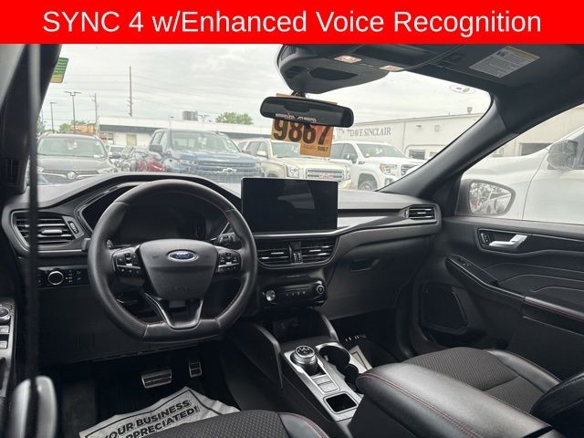 Ford Escape Vehicle Full-screen Gallery Image 15