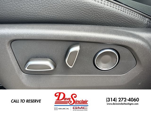 GMC Yukon XL Vehicle Full-screen Gallery Image 12