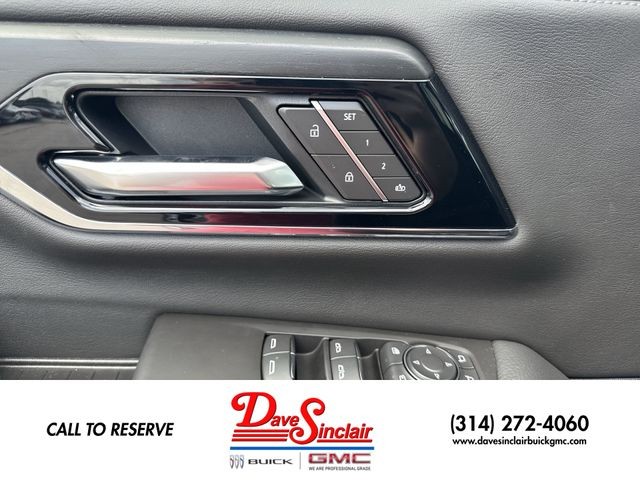 GMC Yukon XL Vehicle Full-screen Gallery Image 13