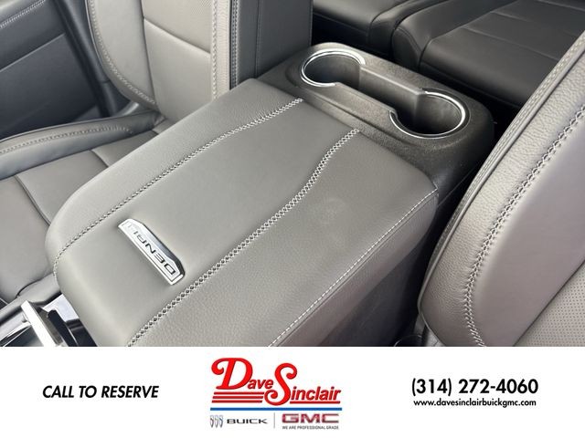 GMC Yukon XL Vehicle Full-screen Gallery Image 21