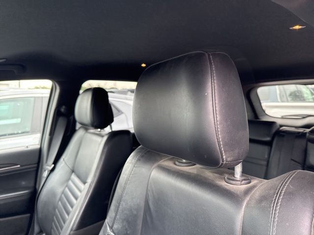 Jeep Grand Cherokee Vehicle Full-screen Gallery Image 03