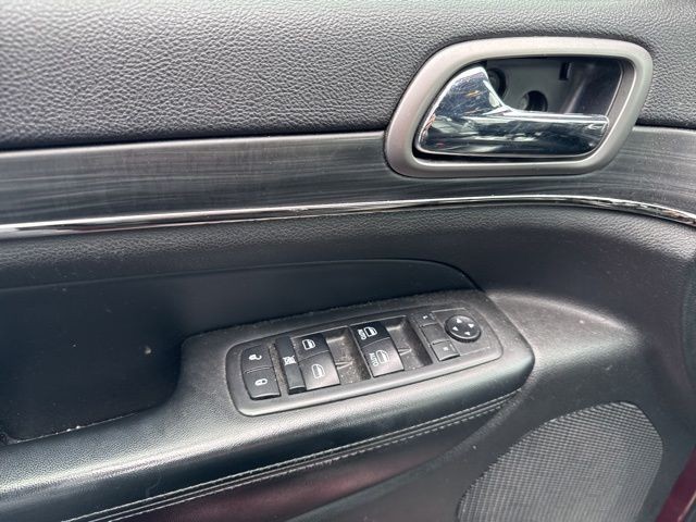 Jeep Grand Cherokee Vehicle Full-screen Gallery Image 06